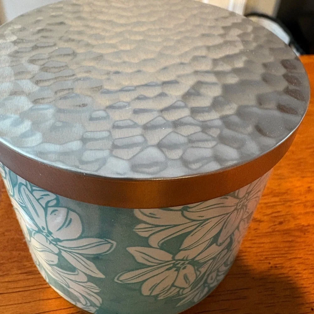 Soy Candle 14 Oz Sea Salt & Vanilla 3 Wicks NEW